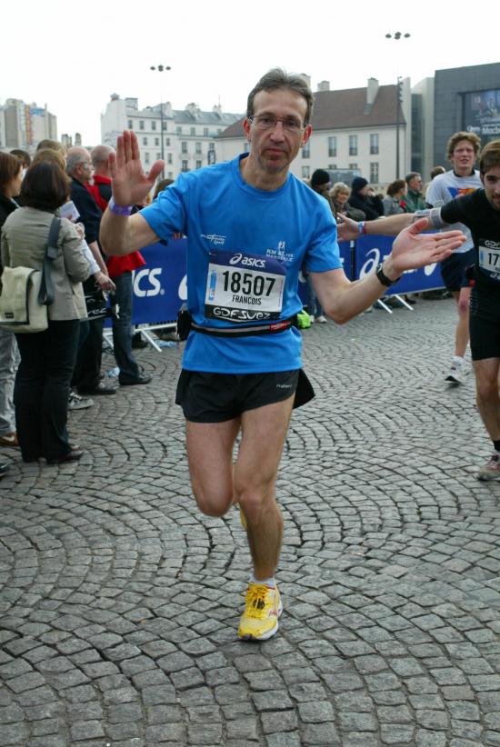 François au Marathon de Paris (1er Marathon et 3h56' bravo!))