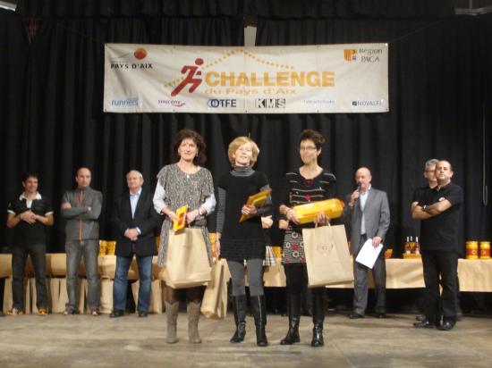 Récompenses Challenge Pays d'aix 2010 ; Frédérique ( à gauche) 3éme V2