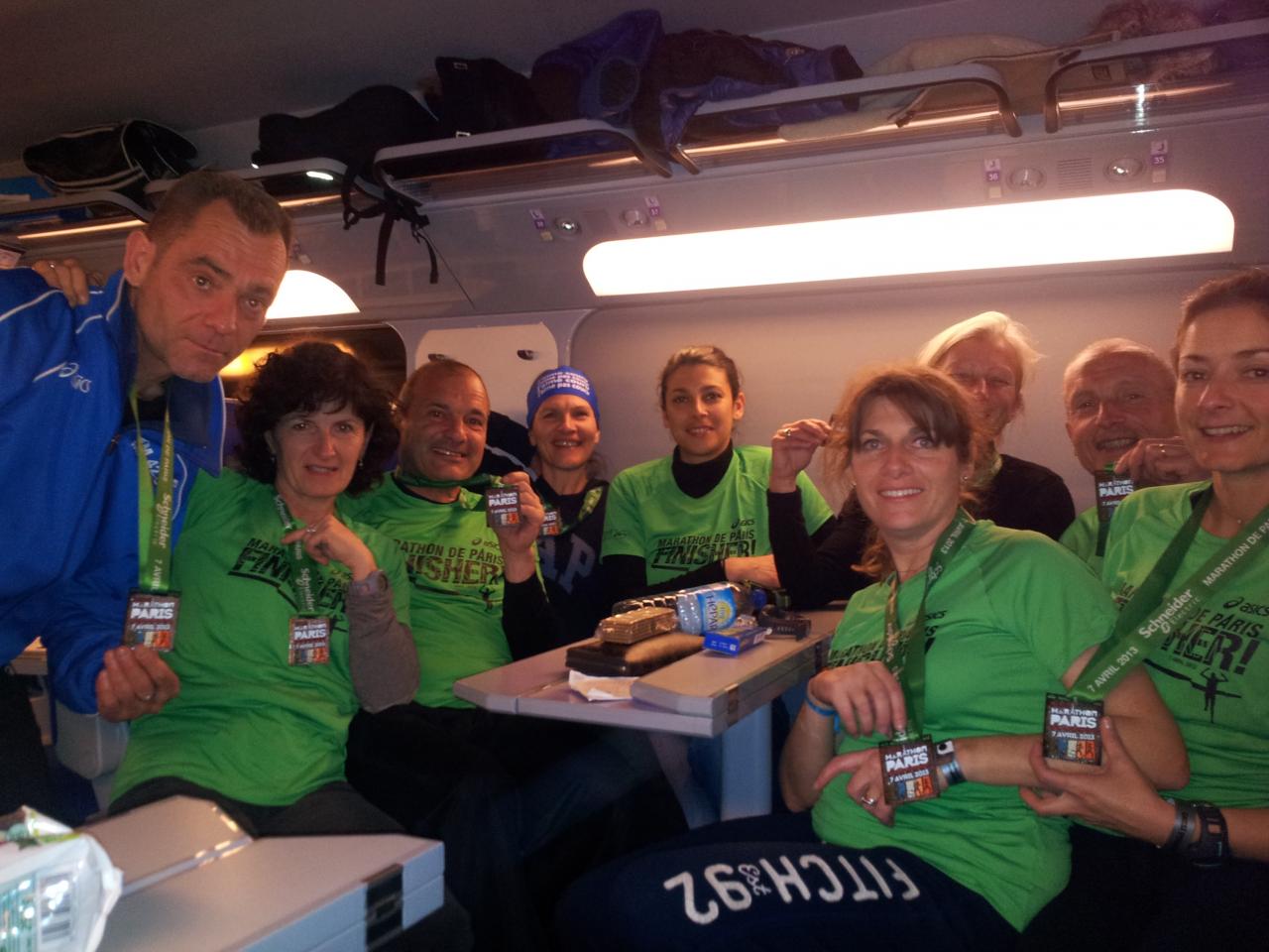 Les Marathoniens de Paris 2013 dans le train du retour