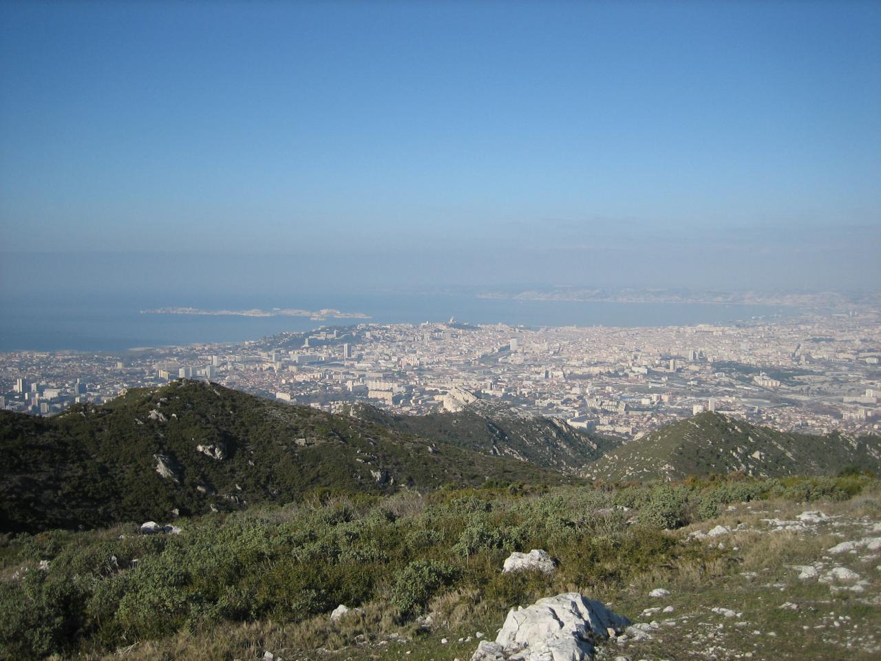 vue de marseille depuis mt st cyr